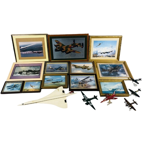 49 - Collection of aeronautical pictures and models