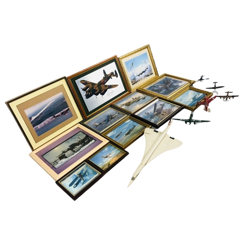 49 - Collection of aeronautical pictures and models