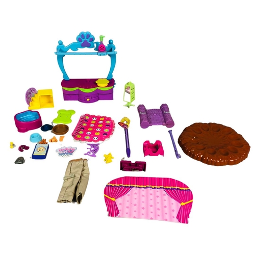 90 - Collection of Polly Pocket accessories.