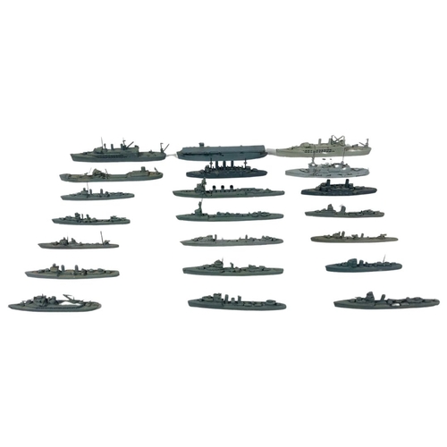 137 - A set of 21 early second world war comet US navy ship identification models American and other battl... 