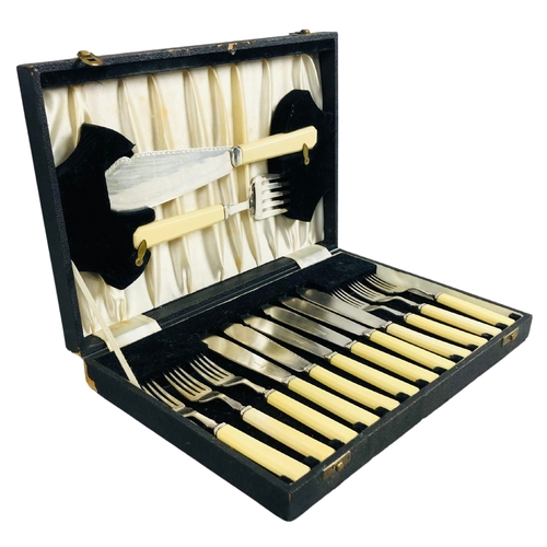 153 - Boxed set of fish Knives and forks complete with servers in the lid.