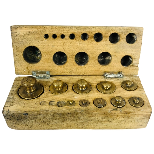 191 - Boxed set of brass Apothecary/jewellers weights