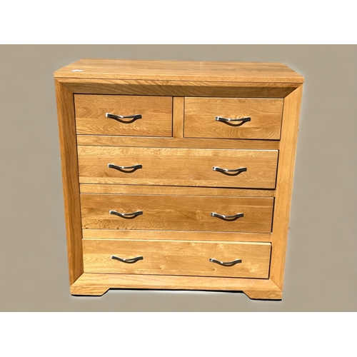 218 - A Lovely contemporary 2 over 3, Oak Chest of Drawers unit - Good Condition