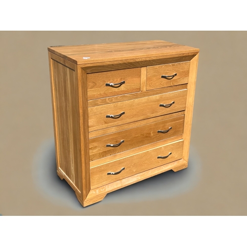 218 - A Lovely contemporary 2 over 3, Oak Chest of Drawers unit - Good Condition