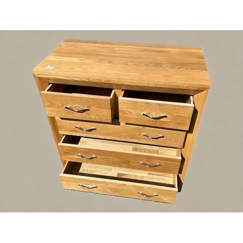 218 - A Lovely contemporary 2 over 3, Oak Chest of Drawers unit - Good Condition