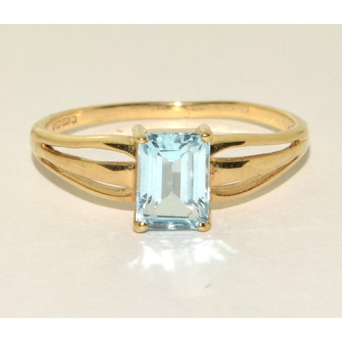 500 - 9ct gold ladies Aquamarine ring size O