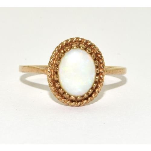 511 - 9ct gold ladies Opal ring in a vintage setting size R