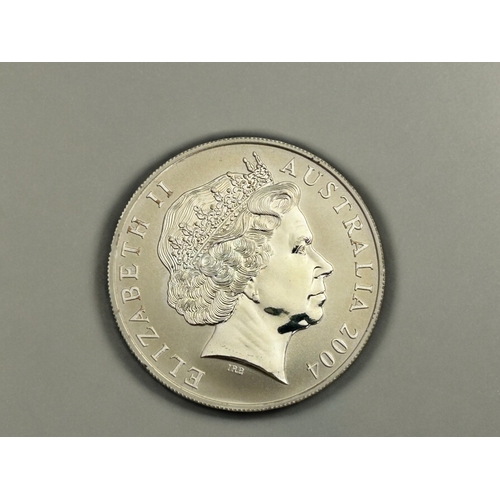 423 - Australia Elizabeth II one ounce silver Dollar coin.Diameter - 40mm