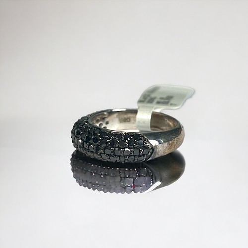 452 - A ladies 1ct Black Diamond ring. Set in sterling silver. Ltd Edition. With certificate of authentici... 