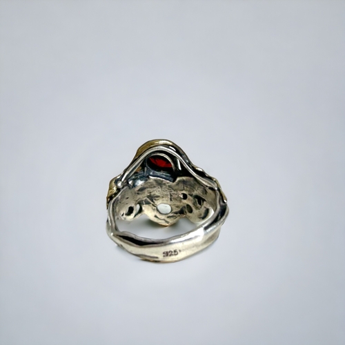 428 - An unusual 9ct gold & silver ring.Silver base, overlaid with 9ct gold (tested)  and set with a g... 