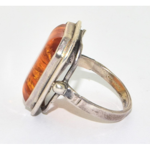 185 - 925 silver vintage Amber ring set in an oblong shape with a scroll edging size L