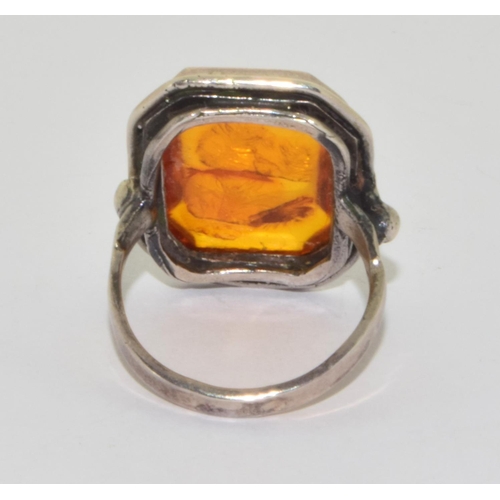 185 - 925 silver vintage Amber ring set in an oblong shape with a scroll edging size L