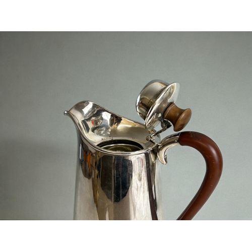 472 - A scarce Regent plate Vacuum hot water jug / flask.The Goldsmith & Silversmith company. Height -... 