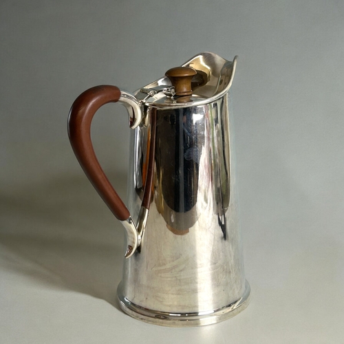 472 - A scarce Regent plate Vacuum hot water jug / flask.The Goldsmith & Silversmith company. Height -... 