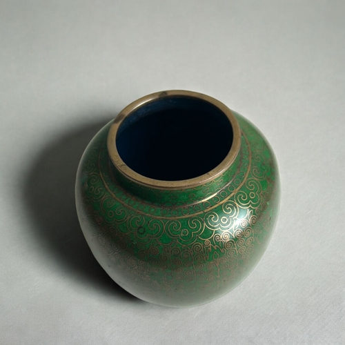 139 - A fine quality Japanese cloisonne jar.Meiji period.Green ground with detailed foliate design.Height ... 