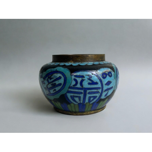 140 - A Japanese cloisonne pot.Meiji period, 19th century.5 x 7cm