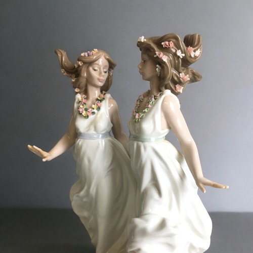 406 - LLadro Porcelain Figural Group 