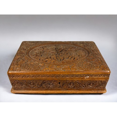 511 - A 19th century carved Walnut jewellery box.Intricately carved foliate design.29 x 17 x 7cm... 