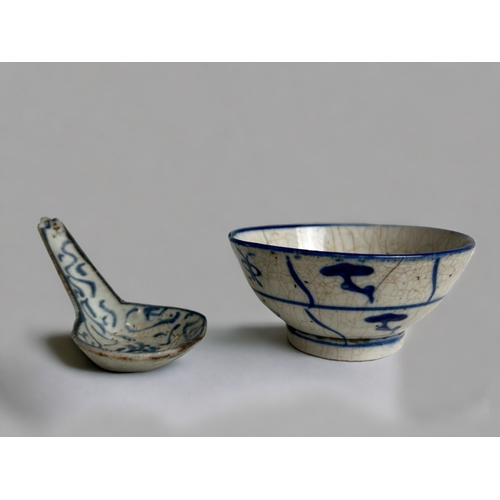 131 - A collection of Ming & Qing dynasty porcelain. Including blue & white baluster vase, depicti... 