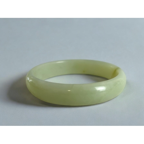 214 - A Chinese jade bangle, together with a Jade, freshwater pearl necklace & earring set. Both in gi... 