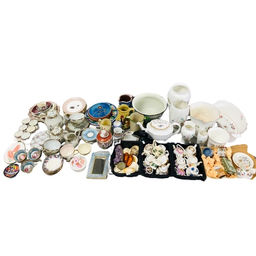 521 - A massive Collection of Chinese, Japanese and European Porcelain- Tea Services, Plates, tea bowls Pl... 