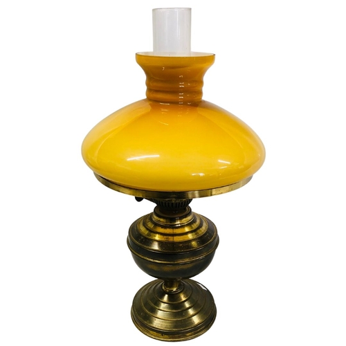 522 - Victorian Yellow Glass and Brass oil Lamp