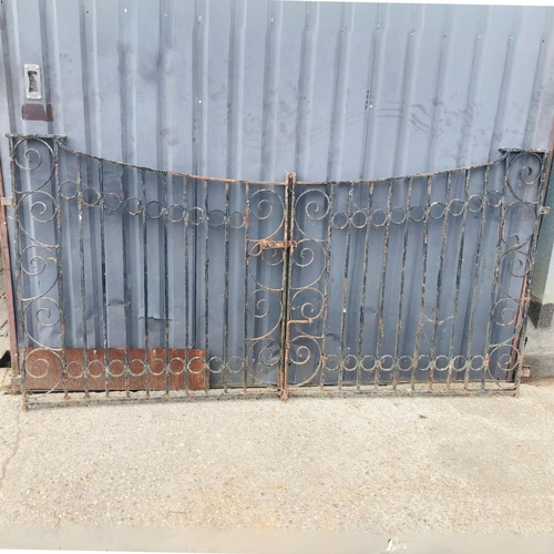 534 - Beautiful Cast Iron Gate Double Gatewidth of the gates is 258cm and 121.5cm  high