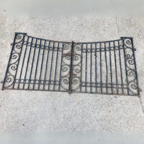 534 - Beautiful Cast Iron Gate Double Gatewidth of the gates is 258cm and 121.5cm  high