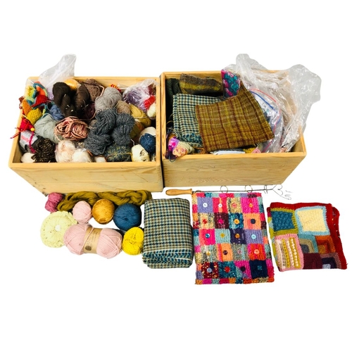 561 - Collection knitting and haberdashery items.