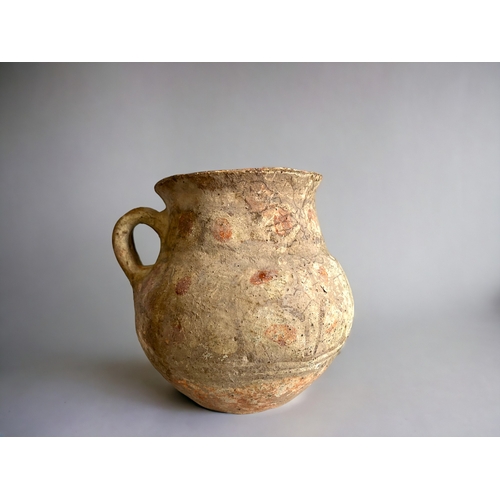 281 - A Chinese Neolithic pottery jar / pot.Yangshao culture, Circa 3000BC.Painted concentric pattern.  Ap... 