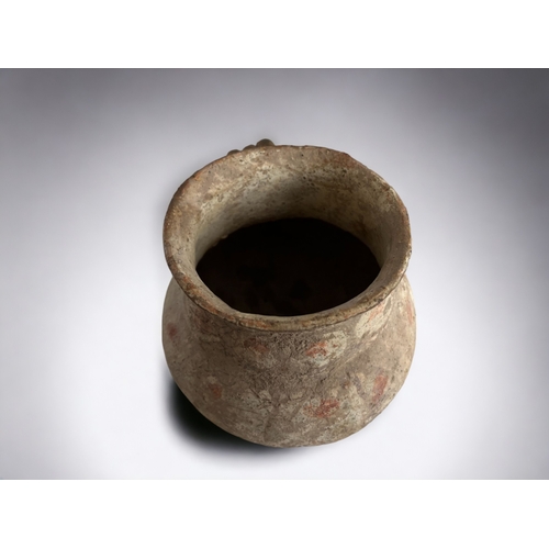 281 - A Chinese Neolithic pottery jar / pot.Yangshao culture, Circa 3000BC.Painted concentric pattern.  Ap... 