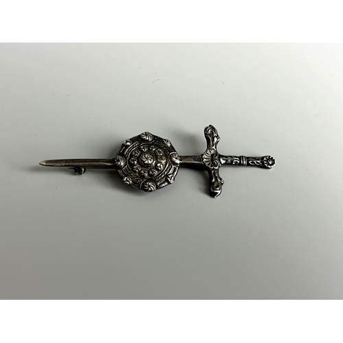 637 - A Sterling silver Scottish Kilt brooch, by Robert Allison.Sword & Shield design. Fully hallmarke... 