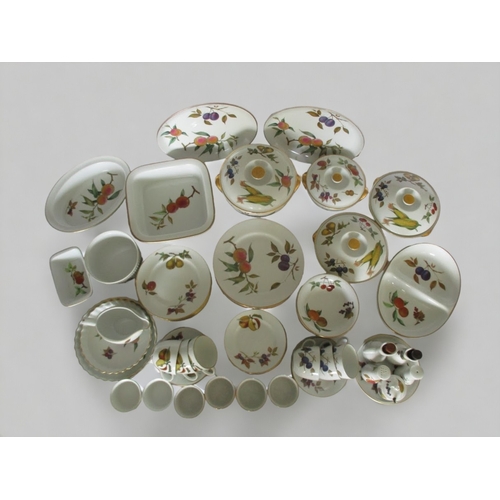 645 - A large 62 piece Royal Worcester 'Evesham' dinner service.All in good condition.