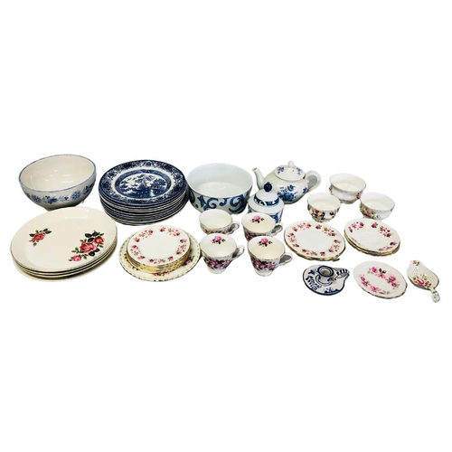 669 - Collection of Ceramics to include Old Willow pattern and mid century Staffordshire Pottery.