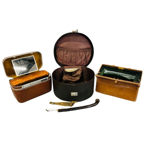 722 - Vintage and later Vanity Cases and Handbag one in the Gladstone style.