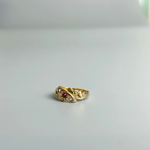 437A - A 1918 9ct gold ring, red and clear stones.Approx Size I