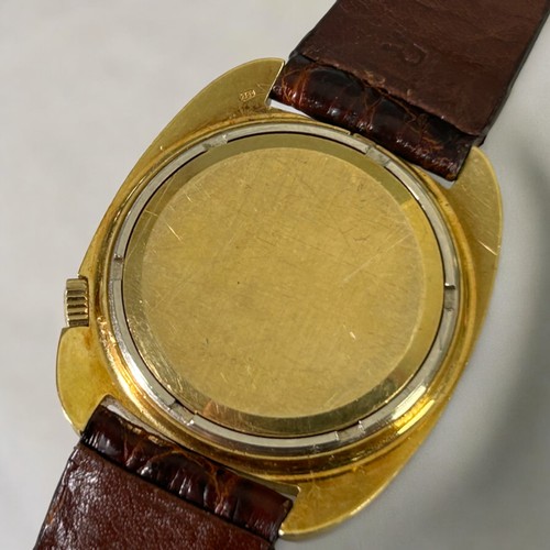 470 - 18ct gold Bulova Accutron wristwatch.Circular gilt dial with day & date aperture. Cushion shape ... 