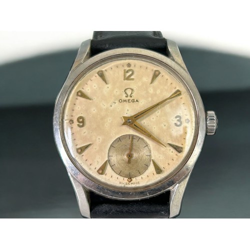 471 - A vintage 1950's Omega men's wristwatch.2639 manual movement. Gold tone dial, with baton numerals. D... 