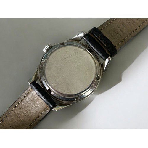 471 - A vintage 1950's Omega men's wristwatch.2639 manual movement. Gold tone dial, with baton numerals. D... 