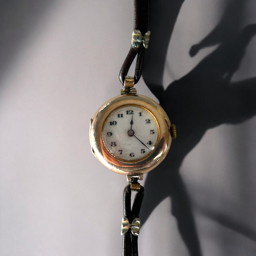 477 - A vintage 9ct Gold ladies Rolex wristwatch.White dial with black roman numerals.Case stamped Rolex, ... 