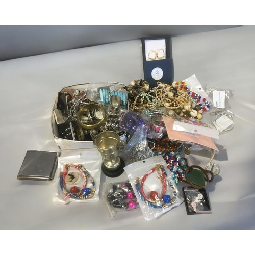 533 - A Quantity of Costume Jewellery etc