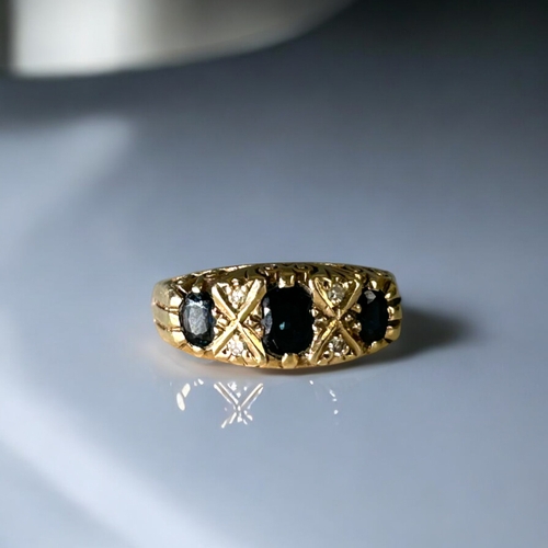 542 - A vintage 9ct Gold, Sapphires & Diamond ladies ring.Fully hallmarks.Size - MGross weight - 4.2g... 