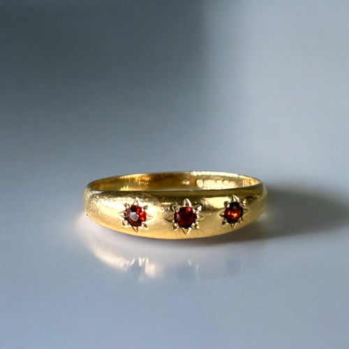 543 - A ladies 9ct Gold & Ruby ring.Fully hallmarked.Size - P