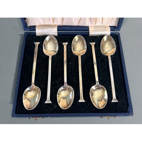 485 - An Art Deco sterling silver teaspoon set.Purcell brothers. Birmingham 1935 jubilee hallmarks.