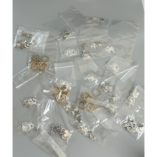 547 - A Quantity of silver and gold plated ladies fashion jewellery. Including rings, bracelets, necklaces... 