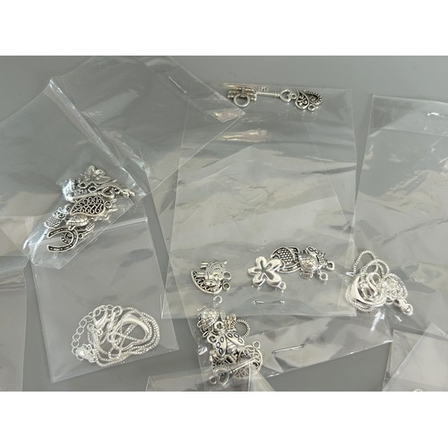 547 - A Quantity of silver and gold plated ladies fashion jewellery. Including rings, bracelets, necklaces... 