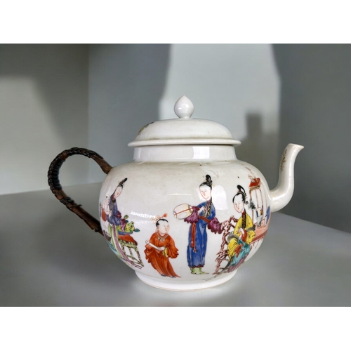 7 - A large example Chinese porcelain Teapot.Qing dynasty.Polychrome painted enamels depicting courtiers... 