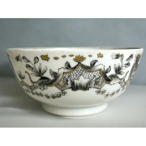 9 - Two Chinese export porcelain Grisaille decorated bowls.Qianglong period, 18th century.Chine-de-comma... 