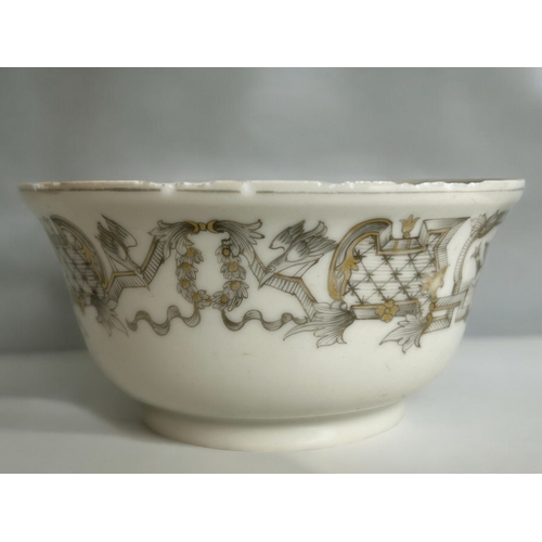 9 - Two Chinese export porcelain Grisaille decorated bowls.Qianglong period, 18th century.Chine-de-comma... 