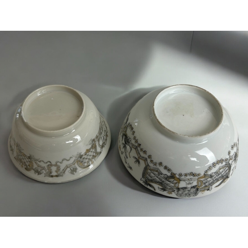 9 - Two Chinese export porcelain Grisaille decorated bowls.Qianglong period, 18th century.Chine-de-comma... 